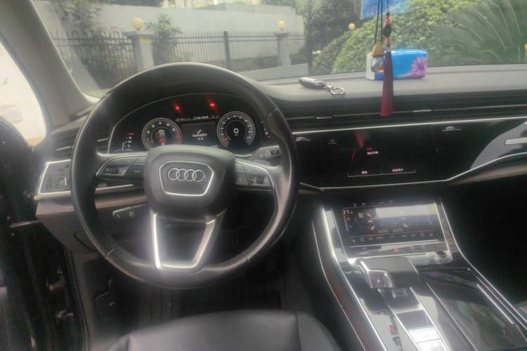 Used Audi Q7 2021 55 TFSI quattro S line Sport model Steering Wheel