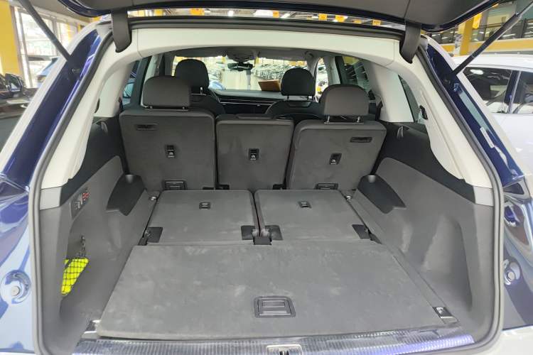 Used Audi Q7 2021 55 TFSI quattro S line Sport model Trunk