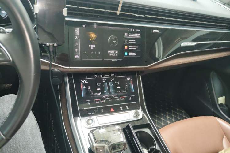 Used Audi Q7 2021 45 TFSI quattro S line Sport model Audio And AC Panel