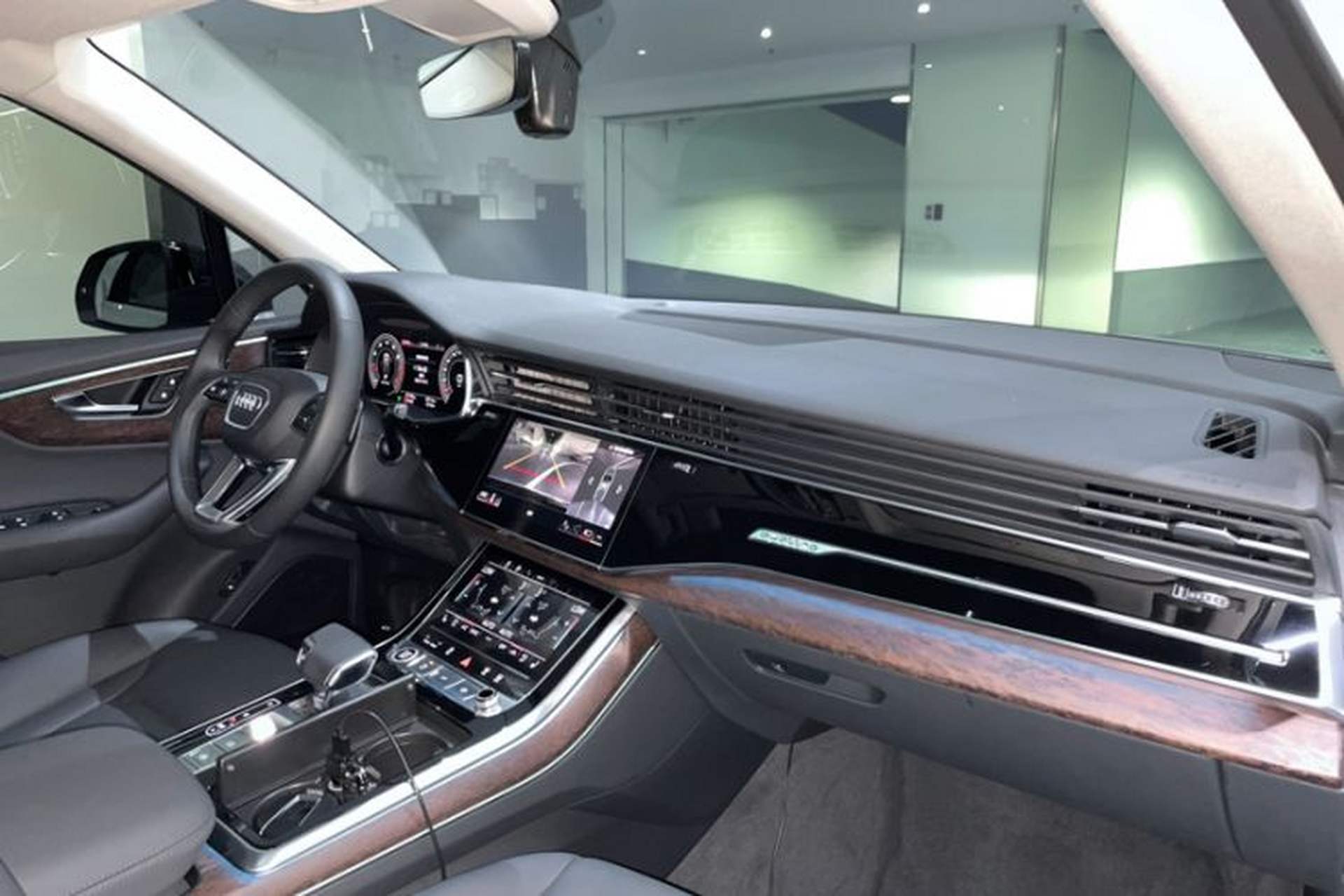 Used Audi Q7 2021 55 TFSI quattro S line Sport model Audio And AC Panel
