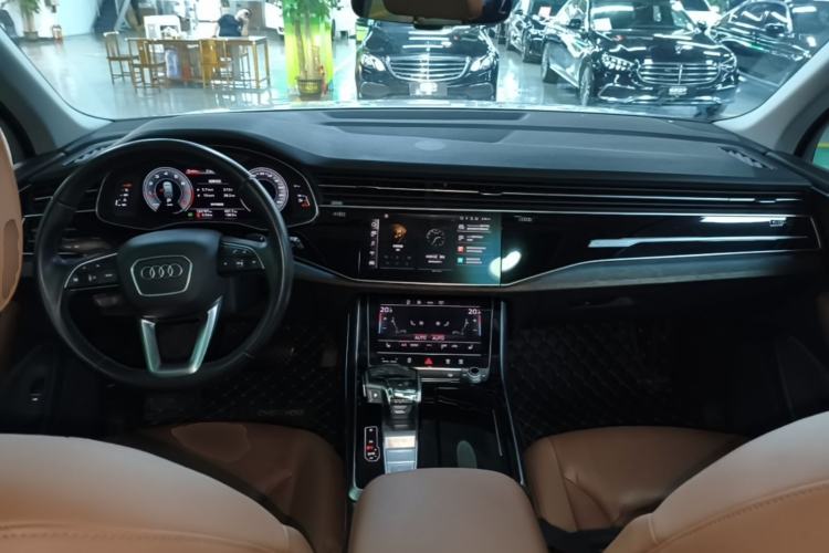 Used Audi Q7 2021 45 TFSI quattro S line Sport model Center Console
