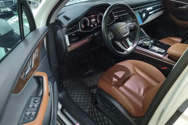 Used Audi Q7 2021 45 TFSI quattro S line Sport model Driver Seat