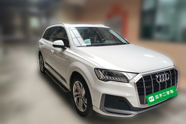 Used Audi Q7 2021 45 TFSI quattro S line Sport model Front Right 45 Deg
