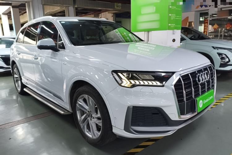 Used Audi Q7 2021 45 TFSI quattro S line Sport model Front Right 45 Deg