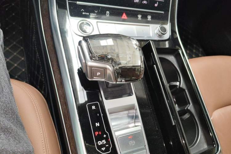 Used Audi Q7 2021 45 TFSI quattro S line Sport model Gear Lever