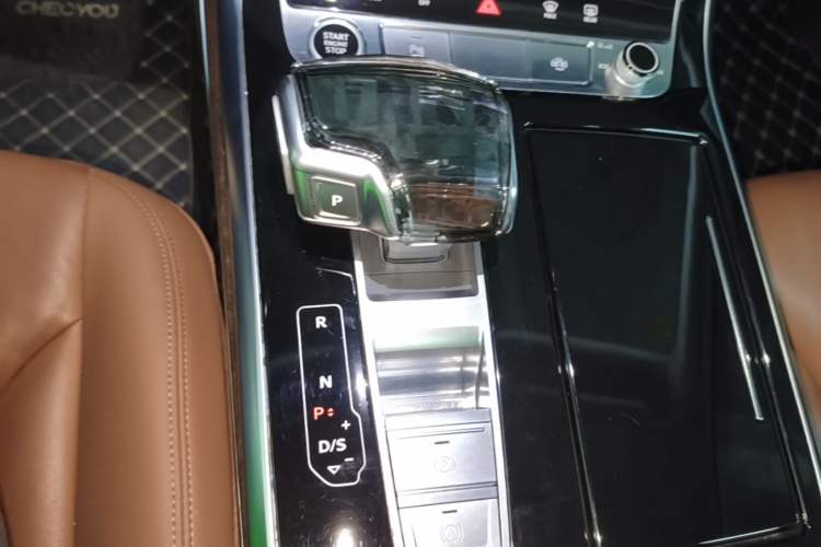 Used Audi Q7 2021 45 TFSI quattro S line Sport model Gear Lever