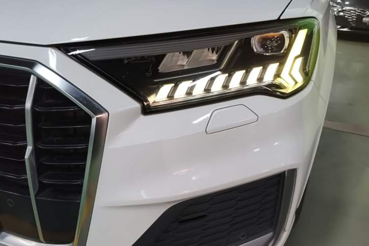 Used Audi Q7 2021 45 TFSI quattro S line Sport model Left Front Headlight