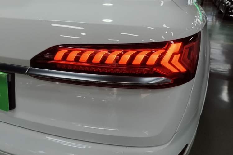 Used Audi Q7 2021 45 TFSI quattro S line Sport model Right Rear Taillight