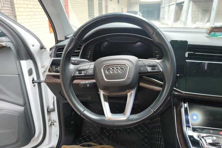 Used Audi Q7 2021 45 TFSI quattro S line Sport model Steering Wheel