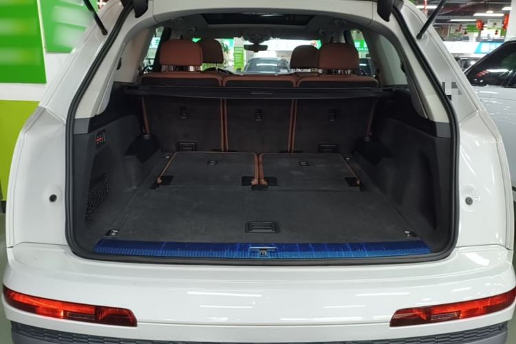 Used Audi Q7 2021 45 TFSI quattro S line Sport model Trunk