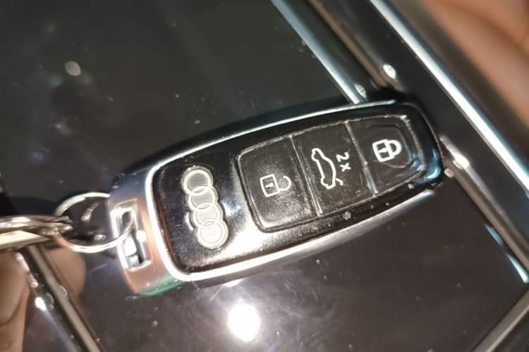 Used Audi Q7 2021 45 TFSI quattro S line Sport model Vehicle Key