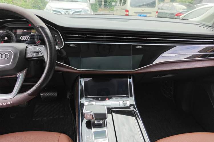 Used Audi Q7 2022 55 TFSI quattro S line Sport model Audio And AC Panel