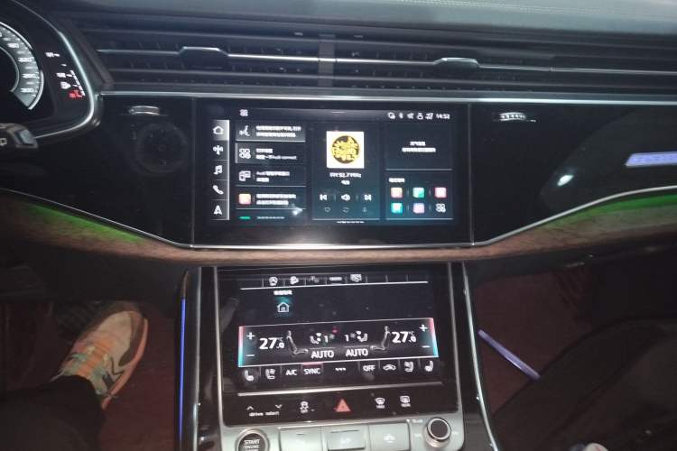 Used Audi Q7 2022 55 TFSI quattro S line Sport model Audio And AC Panel