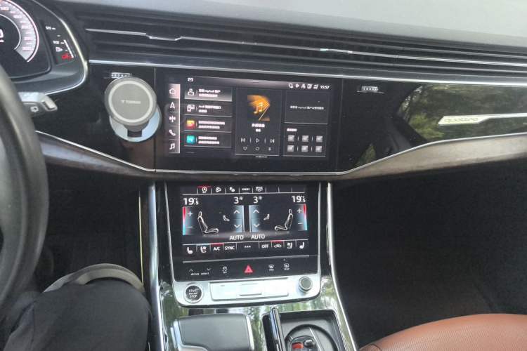 Used Audi Q7 2022 55 TFSI quattro S line Sport model Audio And AC Panel