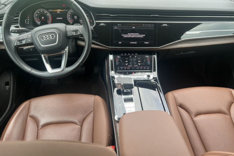 Used Audi Q7 2022 55 TFSI quattro S line Sport model Audio And AC Panel