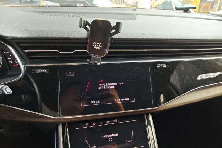 Used Audi Q7 2022 55 TFSI quattro S line Sport model Audio And AC Panel