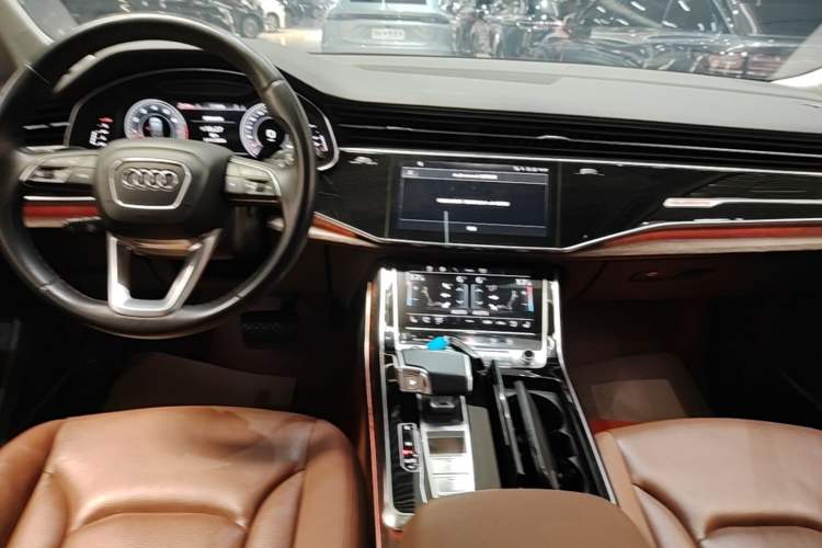 Used Audi Q7 2022 55 TFSI quattro S line Sport model Audio And AC Panel