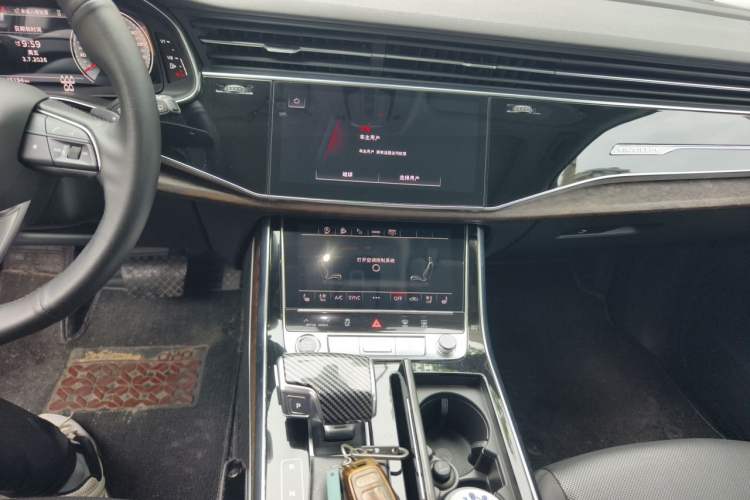 Used Audi Q7 2022 55 TFSI quattro S line Sport model Audio And AC Panel