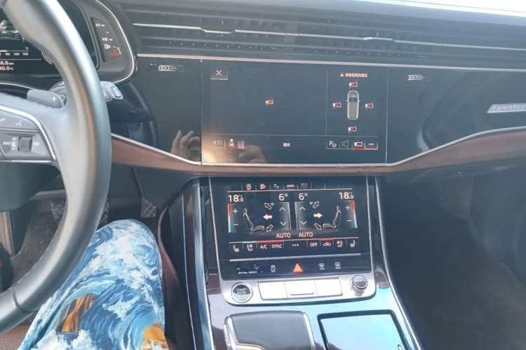 Used Audi Q7 2022 55 TFSI quattro S line Sport model Audio And AC Panel