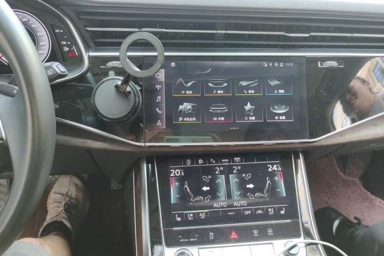 Used Audi Q7 2022 55 TFSI quattro S line Sport model Audio And AC Panel