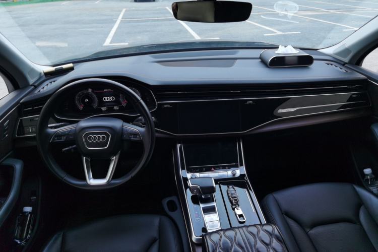 Used Audi Q7 2022 55 TFSI quattro S line Sport model Center Console