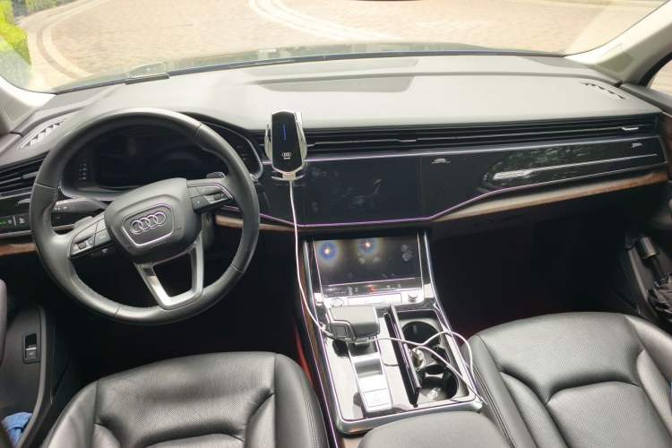 Used Audi Q7 2022 55 TFSI quattro S line Sport model Center Console
