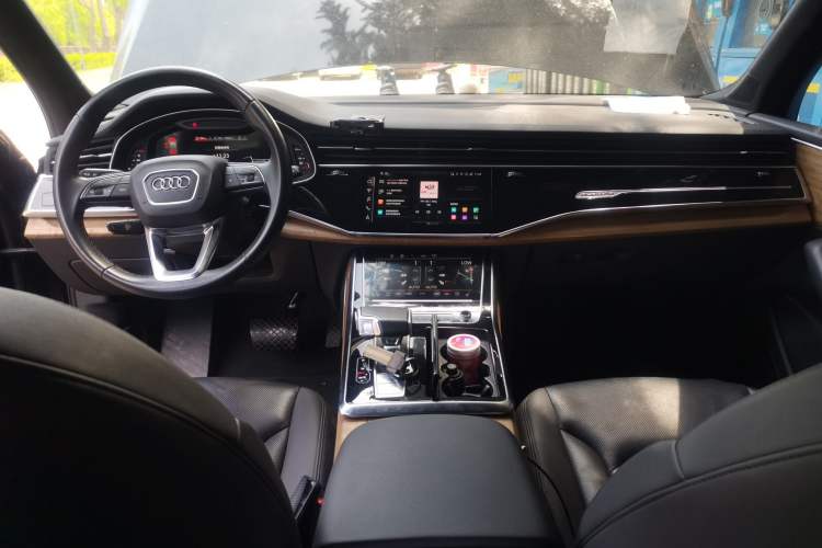 Used Audi Q7 2022 55 TFSI quattro S line Ice and Snow Sports Edition Center Console