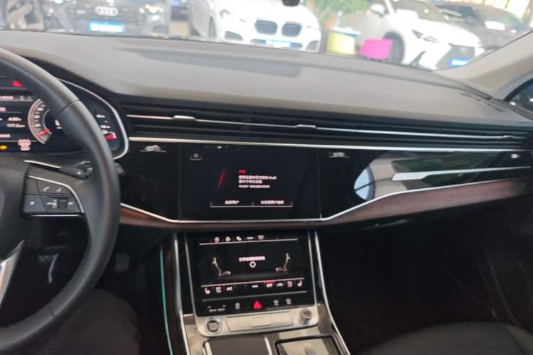 Used Audi Q7 2022 55 TFSI quattro S line Sport model Center Console
