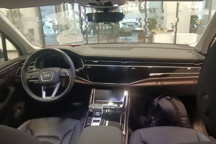 Used Audi Q7 2022 55 TFSI quattro S line Sport model Center Console