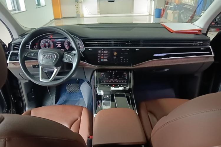Used Audi Q7 2022 45 TFSI quattro S line Sport Edition Center Console