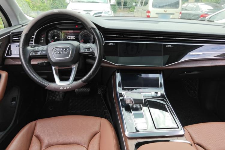 Used Audi Q7 2022 55 TFSI quattro S line Sport model Center Console