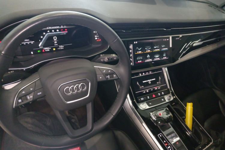 Used Audi Q7 2022 2.0T Standard Version European Specification Center Console