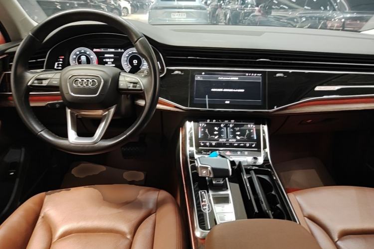 Used Audi Q7 2022 55 TFSI quattro S line Sport model Center Console