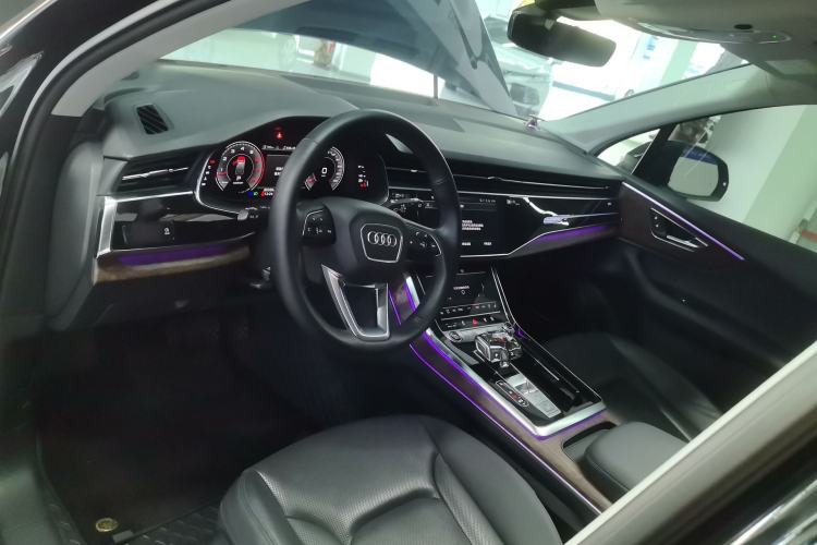 Used Audi Q7 2022 55 TFSI quattro S line Sport model Center Console