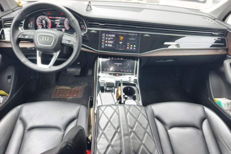 Used Audi Q7 2022 55 TFSI quattro S line Sport model Center Console