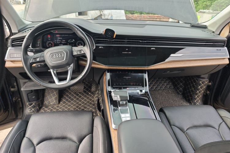 Used Audi Q7 2022 55 TFSI quattro S line Prestige Edition Center Console
