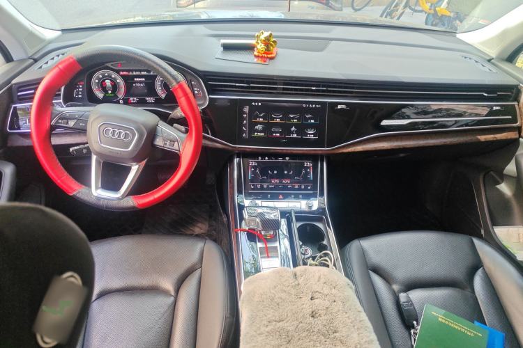 Used Audi Q7 2022 55 TFSI quattro S line Sport model Center Console