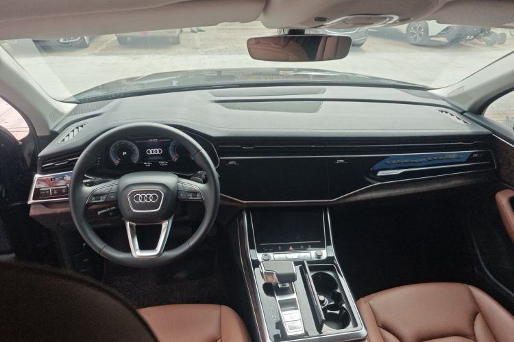 Used Audi Q7 2022 55 TFSI quattro S line Sport model Center Console