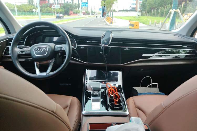 Used Audi Q7 2022 45 TFSI quattro S line Sport Edition Center Console
