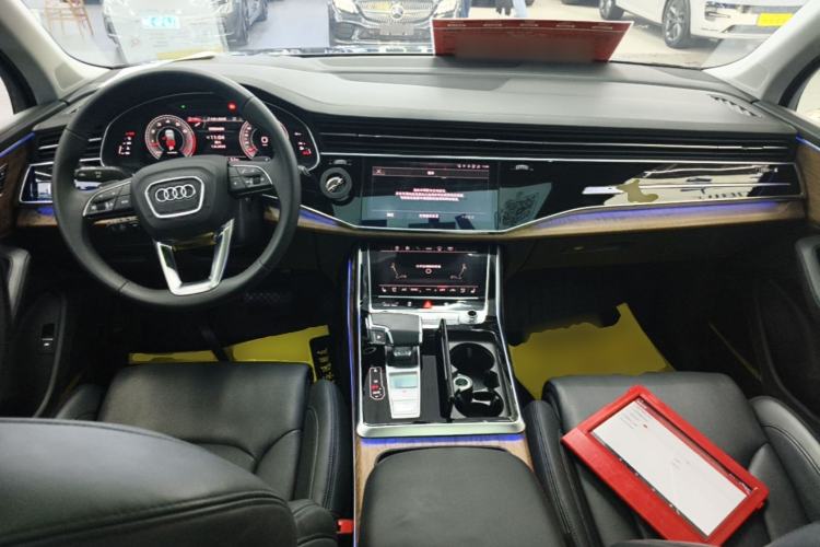 Used Audi Q7 2022 55 TFSI quattro S line Prestige Edition Center Console