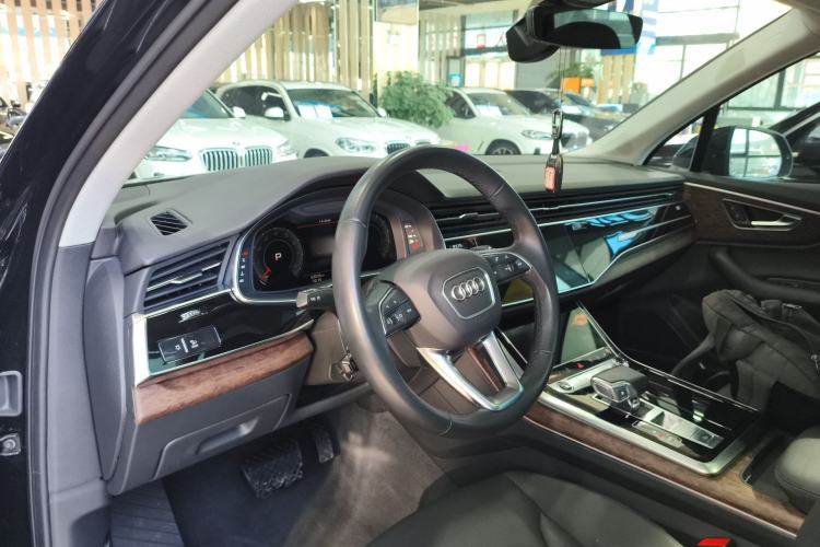 Used Audi Q7 2022 55 TFSI quattro S line Sport model Center Console