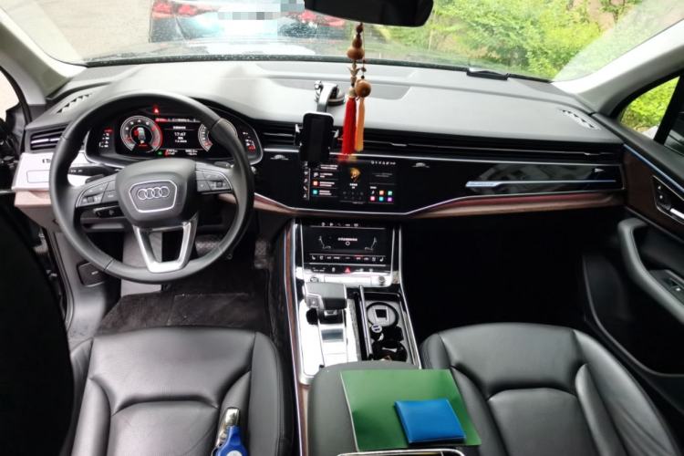 Used Audi Q7 2022 55 TFSI quattro S line Sport model Center Console