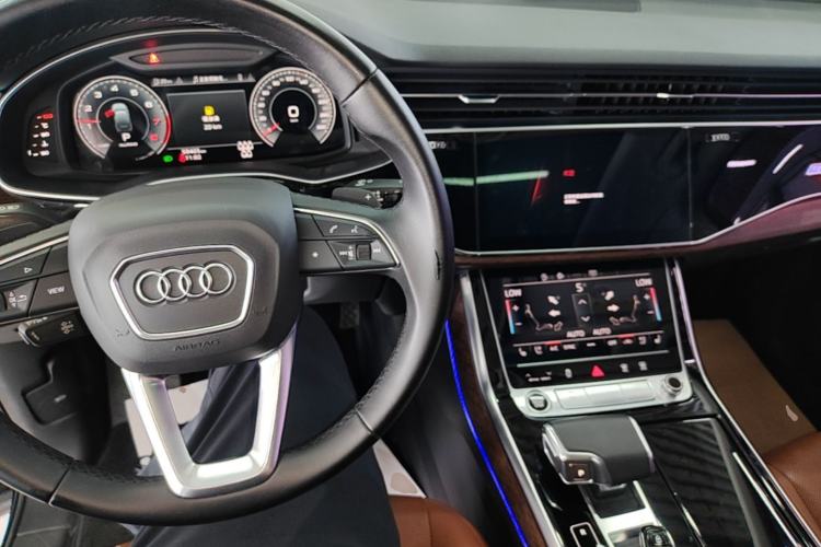 Used Audi Q7 2022 45 TFSI quattro S line Sport Edition Center Console