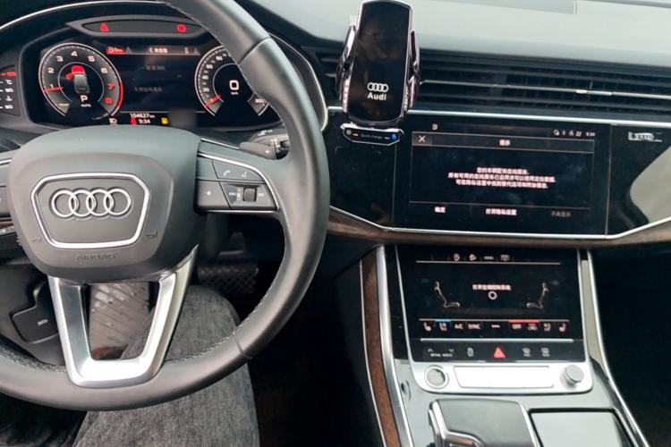 Used Audi Q7 2022 45 TFSI quattro S line Sport Edition Center Console