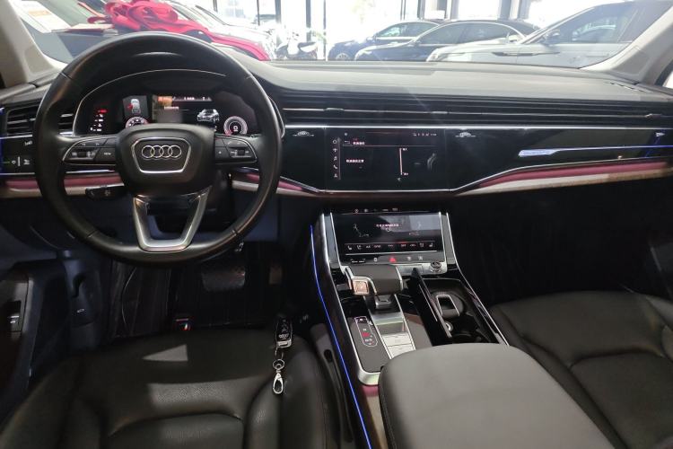 Used Audi Q7 2022 55 TFSI quattro S line Sport model Center Console