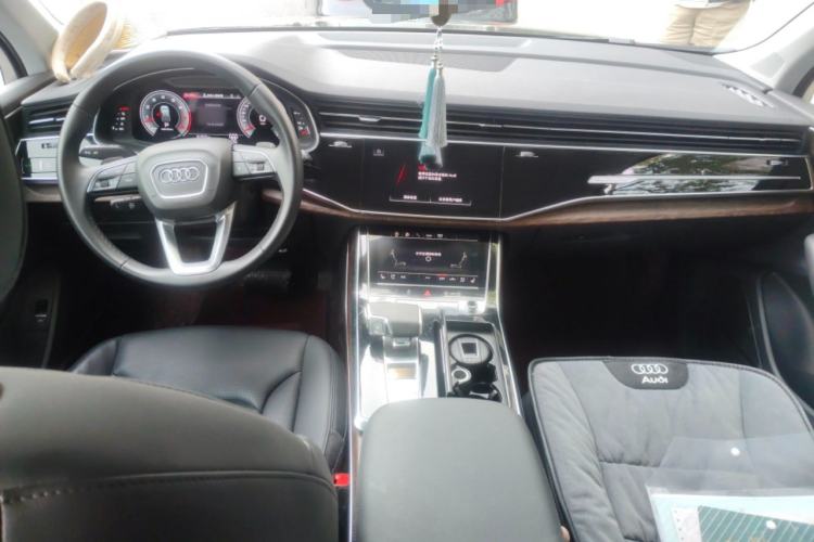 Used Audi Q7 2022 55 TFSI quattro S line Sport model Center Console