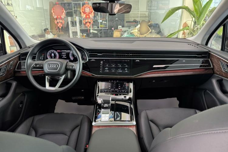 Used Audi Q7 2022 45 TFSI quattro S line Sport Edition Center Console