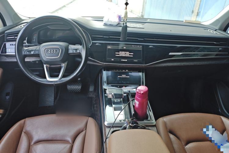Used Audi Q7 2022 55 TFSI quattro S line Sport model Center Console