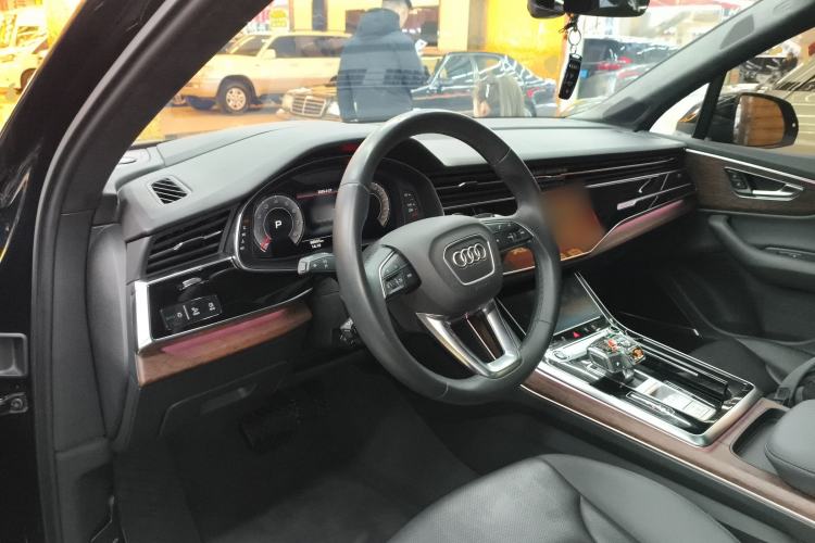 Used Audi Q7 2022 55 TFSI quattro S line Sport model Center Console