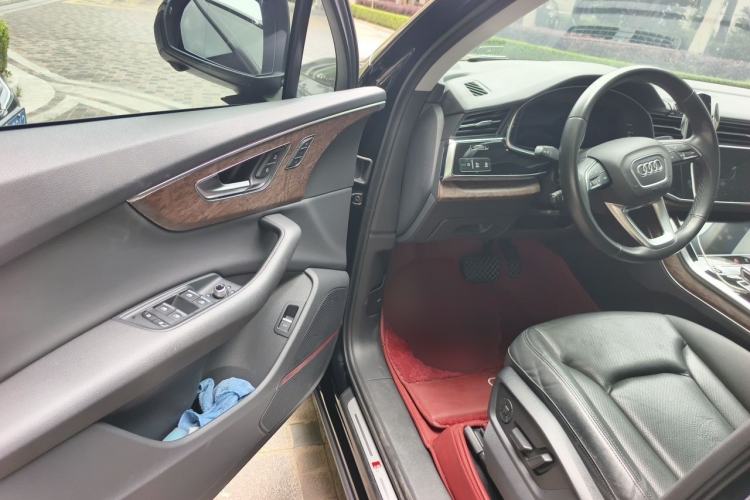Used Audi Q7 2022 55 TFSI quattro S line Sport model Driver Seat